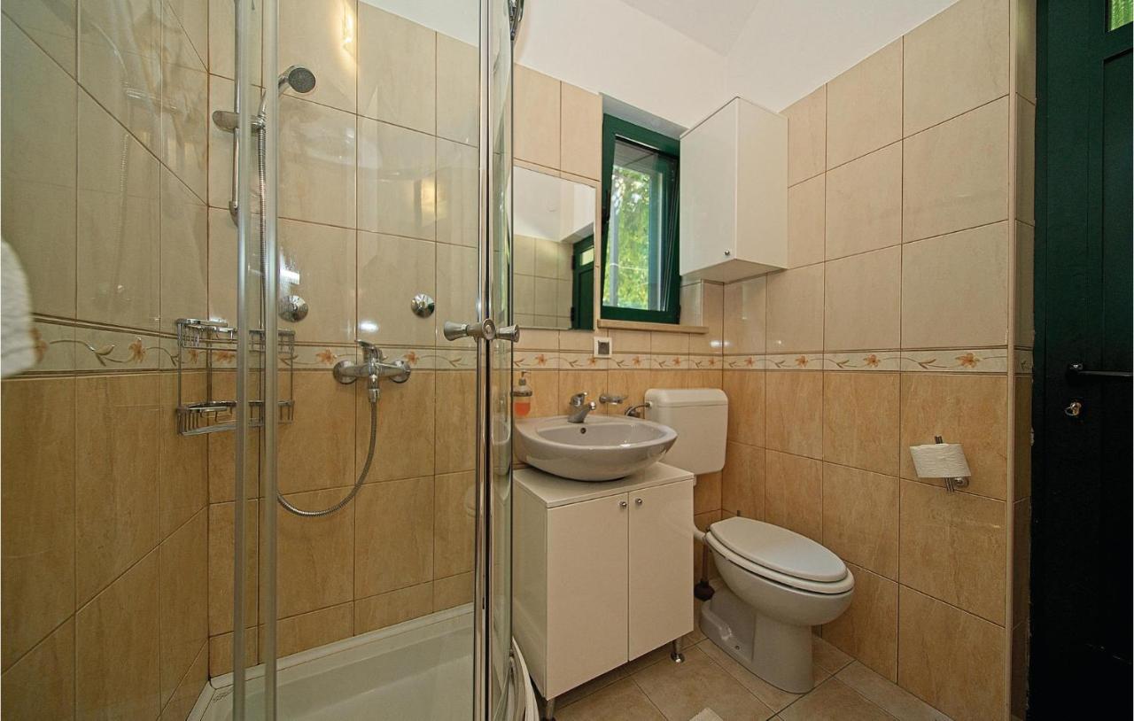 1 Bedroom Awesome Home In Postira Bagian luar foto