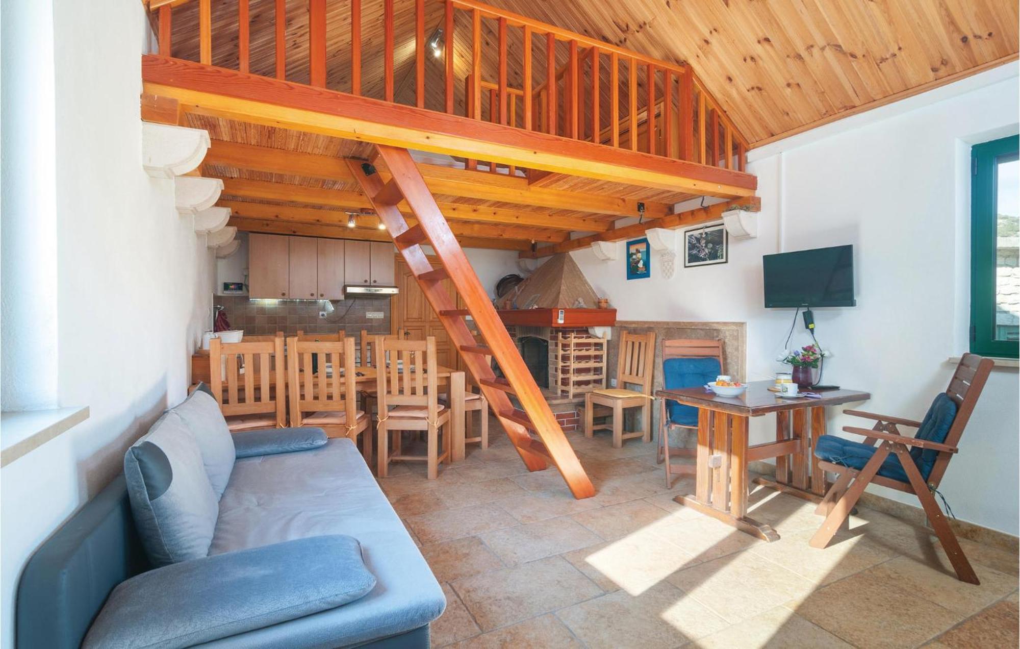 1 Bedroom Awesome Home In Postira Bagian luar foto